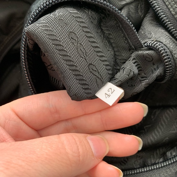 🔥 PRADA Tote 🔥 - Picture 8 of 9